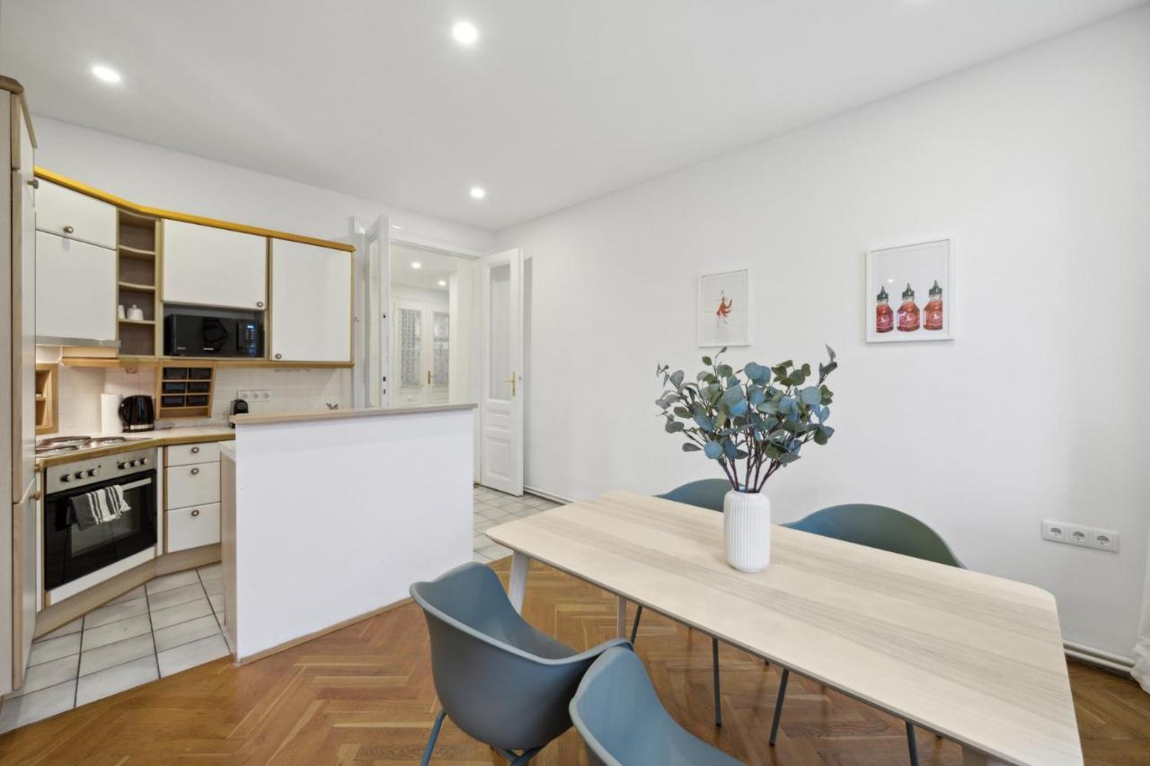 Apartment Big Spacious In